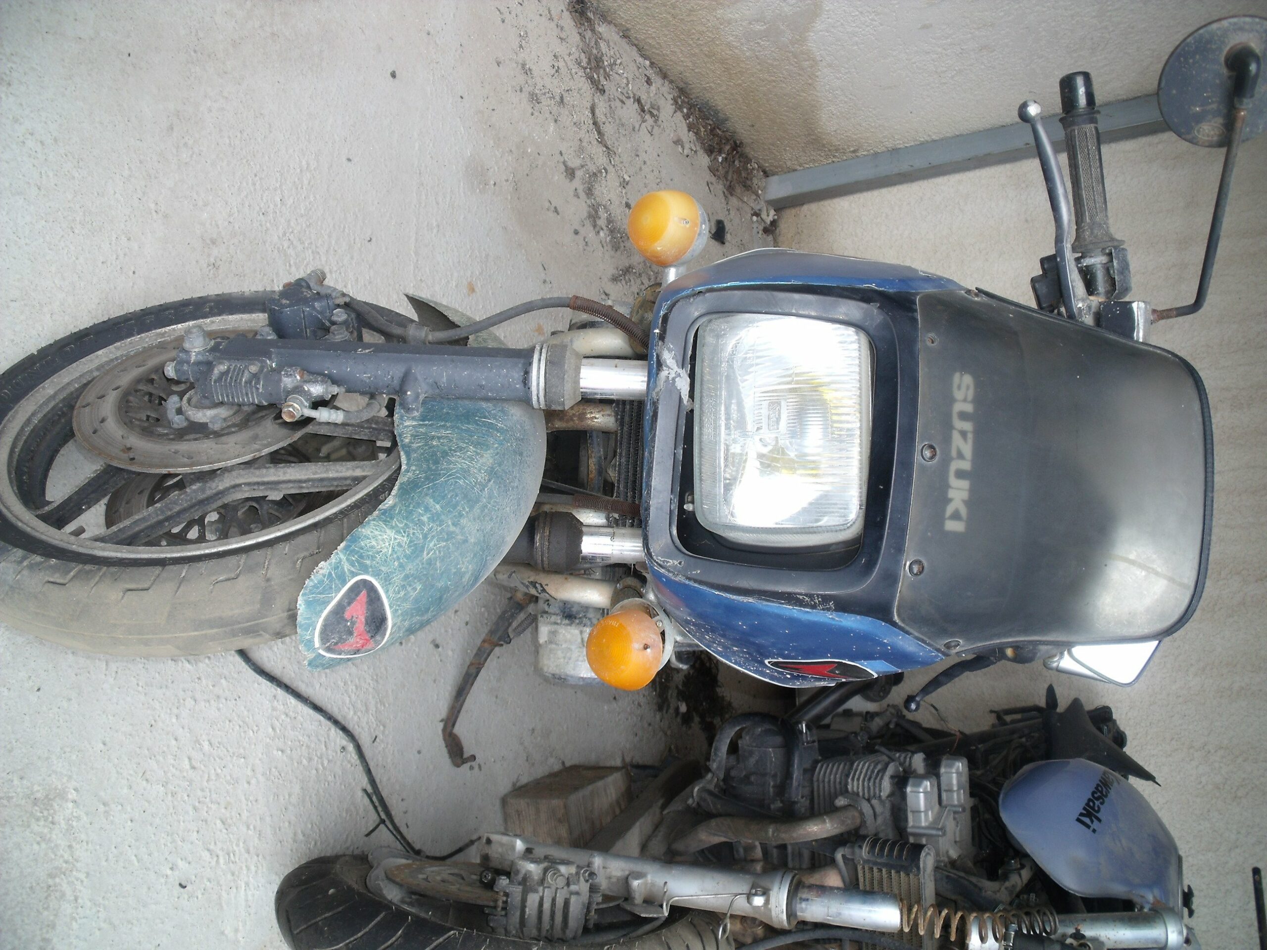 Suzuki 750 Katana (sans CG)(MOTPPSUZ750KATANA-1) (3)