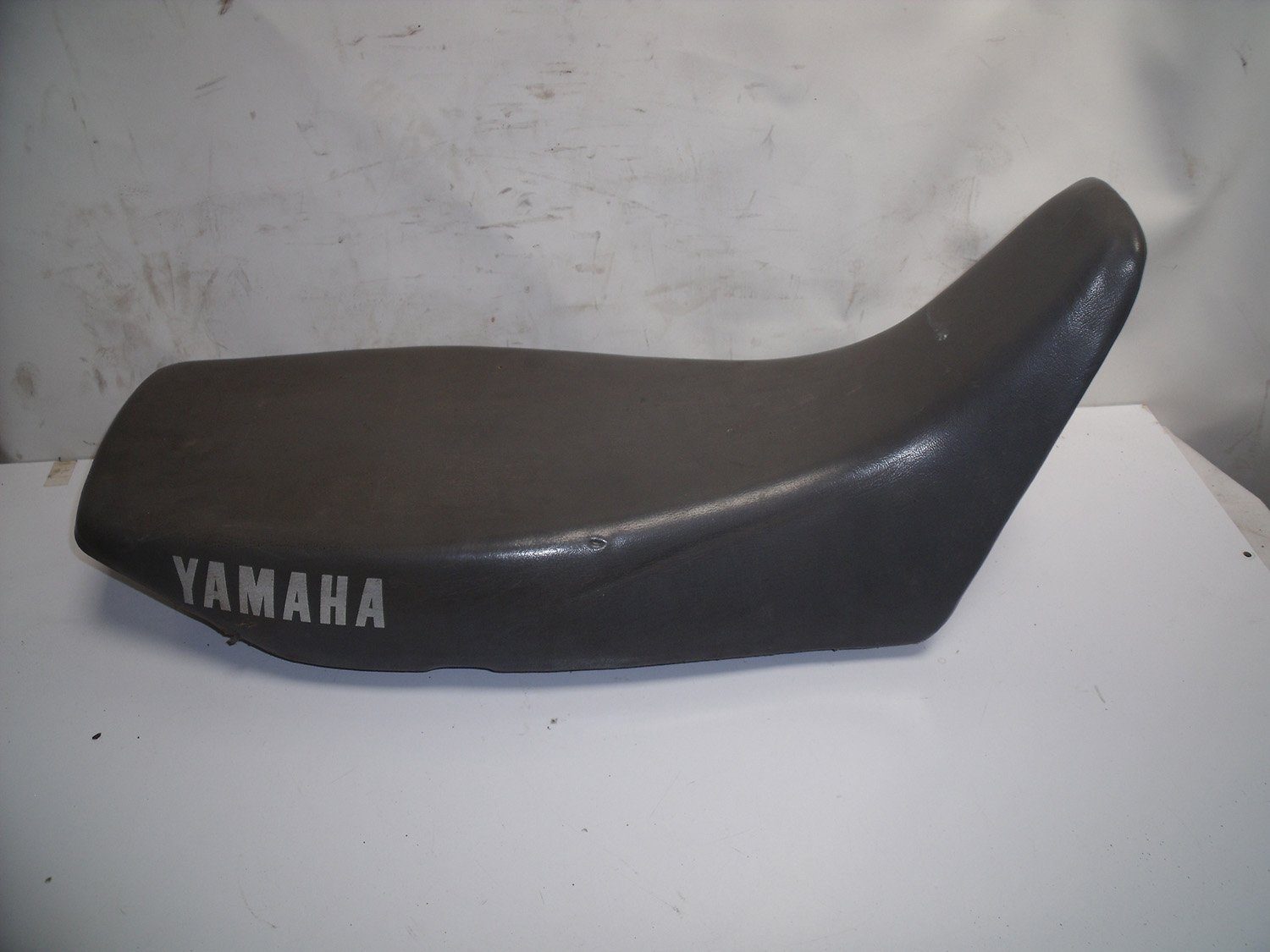 Housse De Selle Noire Pour Yamaha TDR 125 - Pièce De Remplacement Générique Neuve - Réf HOUTDR125