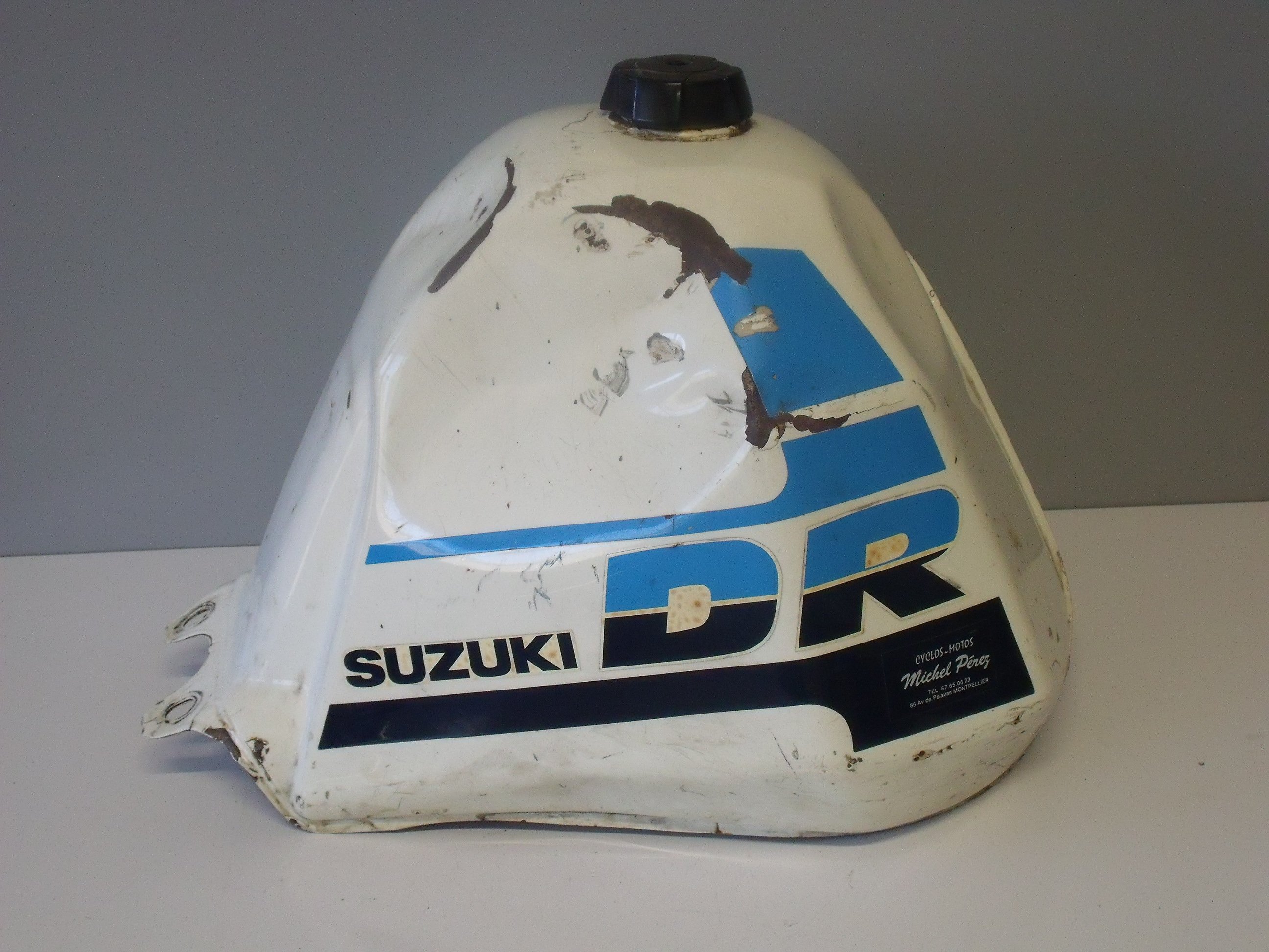 Plaque fixation arrière de réservoir pour Suzuki 600 DR - 650 DR - SN41A - SP41A main image 0