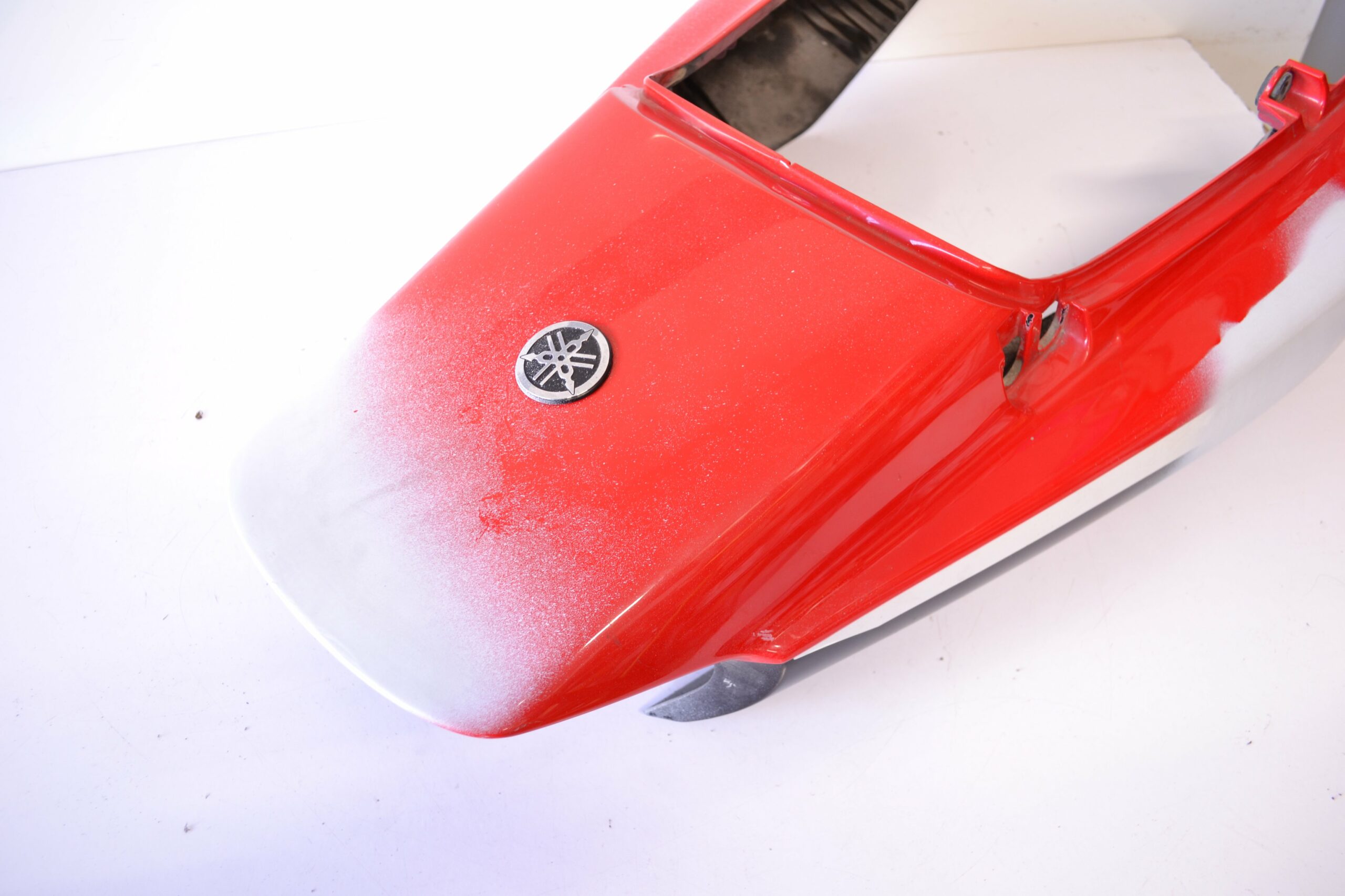 Coque Arrière Bleue DPBML Pour Yamaha FJR 1300 – Réf 5JW-21651-00-P4 – Occasion En état Opérationnel