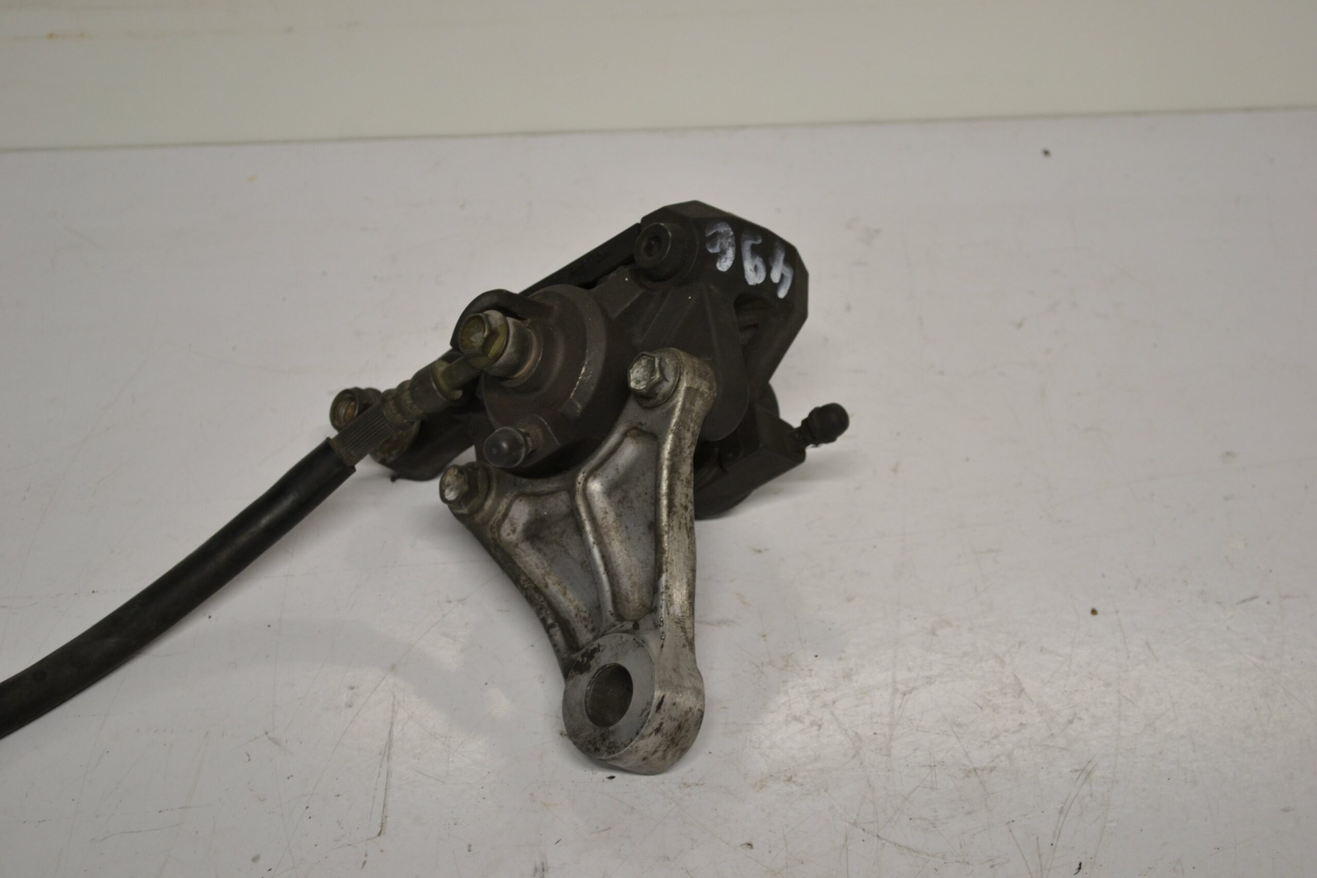 Etrier frein arrière pour Suzuki 650 XF Freewind main image 1