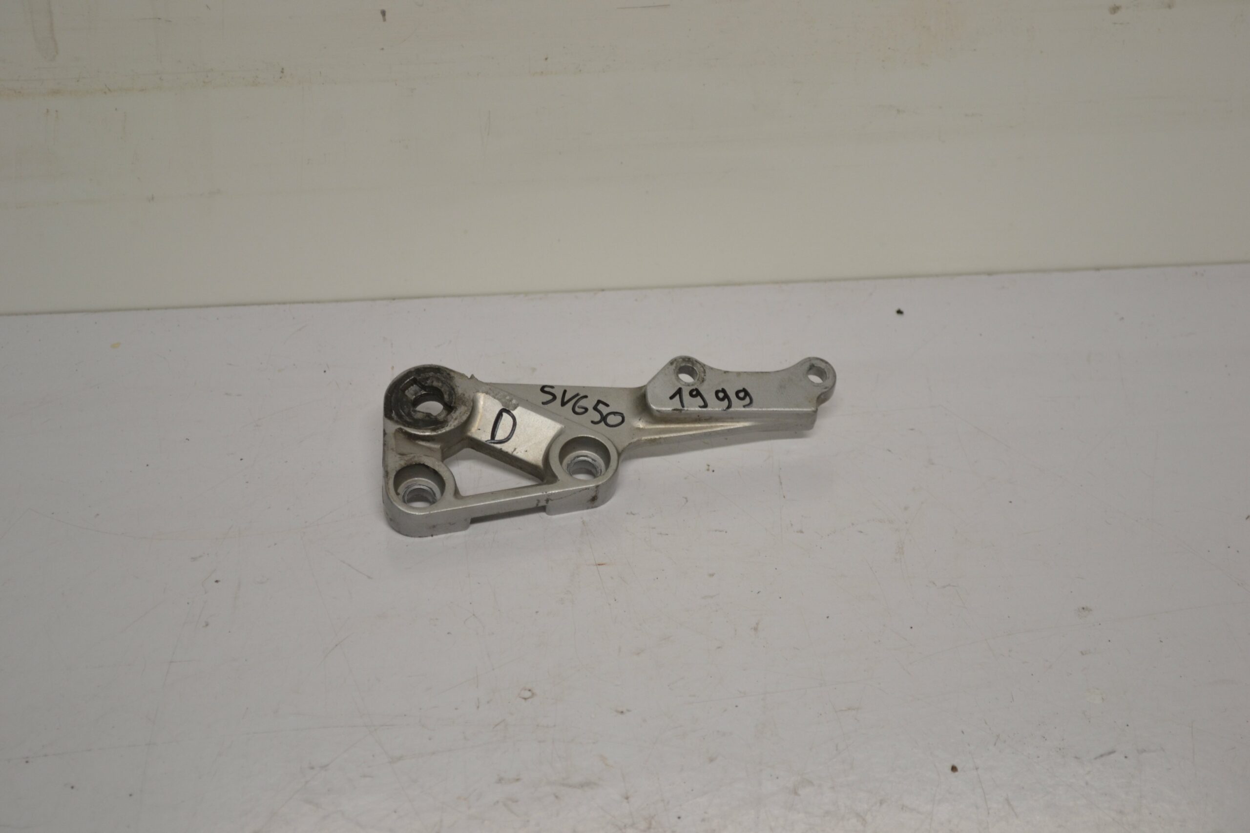 Quille De Repose-pied Droit Pour Suzuki AN 650 Burgman ABS 2004 - Marque TECNO MOTO, Occasion, état Correct