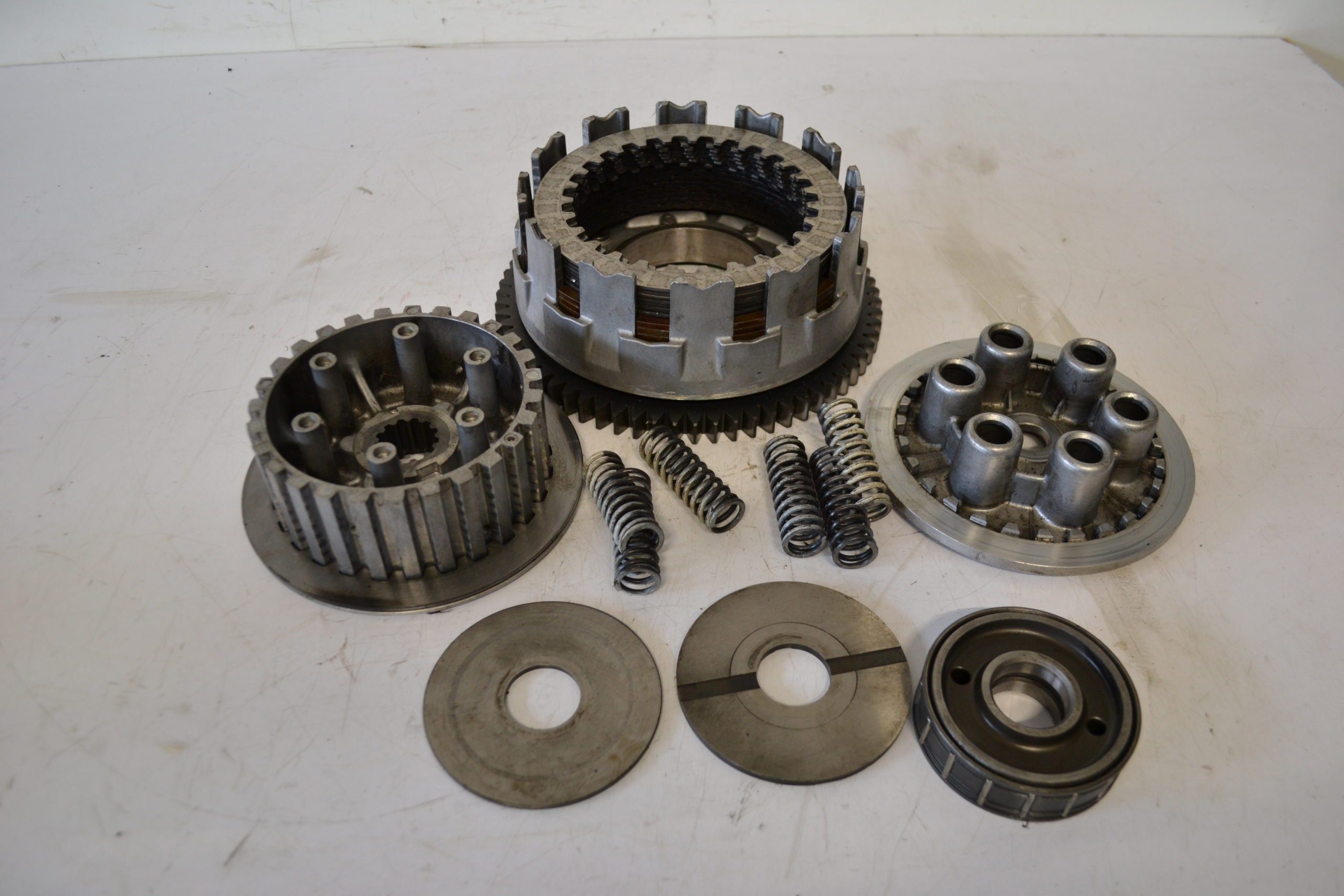 Kit Embrayage Complet (disques + Ressorts) Pour Yamaha TDM 850 (1981-1986) Et XJ 900 F (1992-1994)