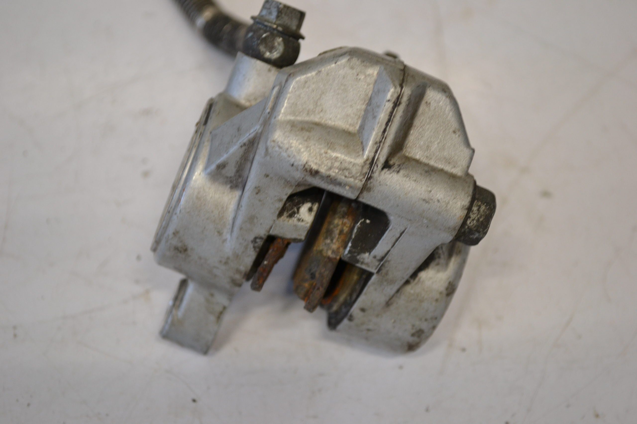 Seguridad Para Tu V-Max: Interruptor De Luz De Stop Delantero Yamaha 1200 V Max (1988-2001) - SIFAM IND255