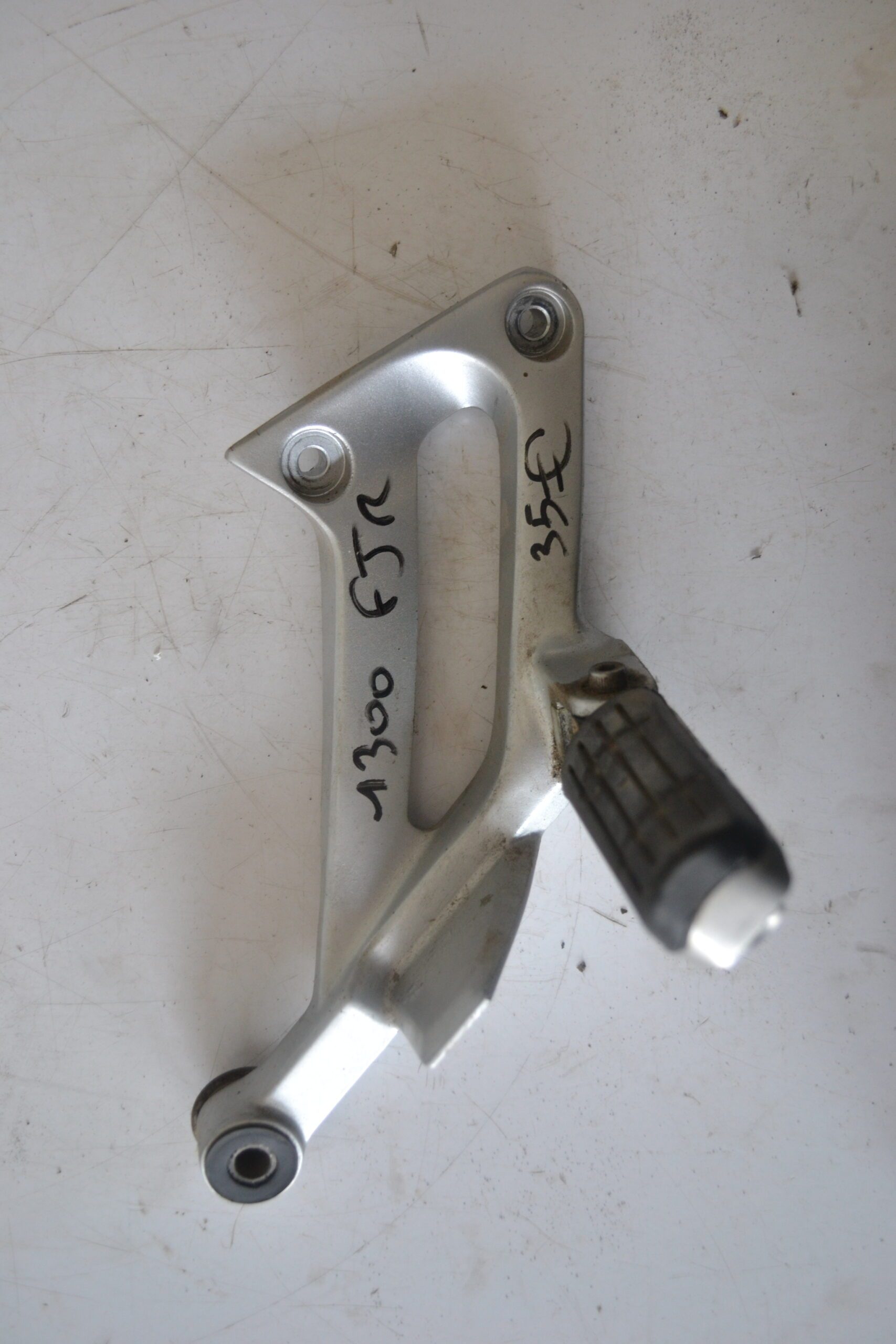 Repose-pied Passager Droite Pour Yamaha FJR 1300 (2001-2005) - Platine - Occasion