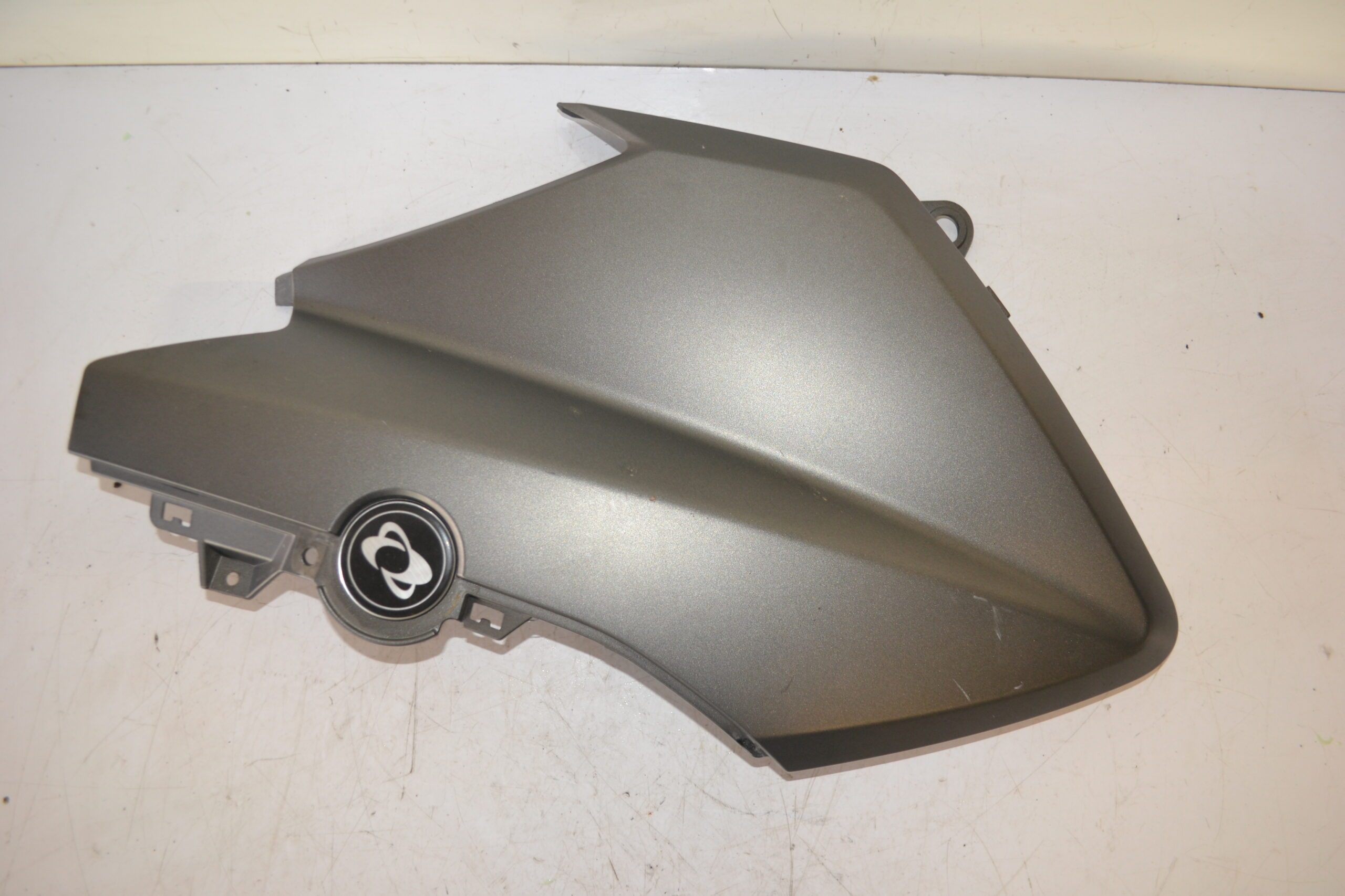 Cache flanc de carenage gauche YAMAHA TZR 50 1997-2002