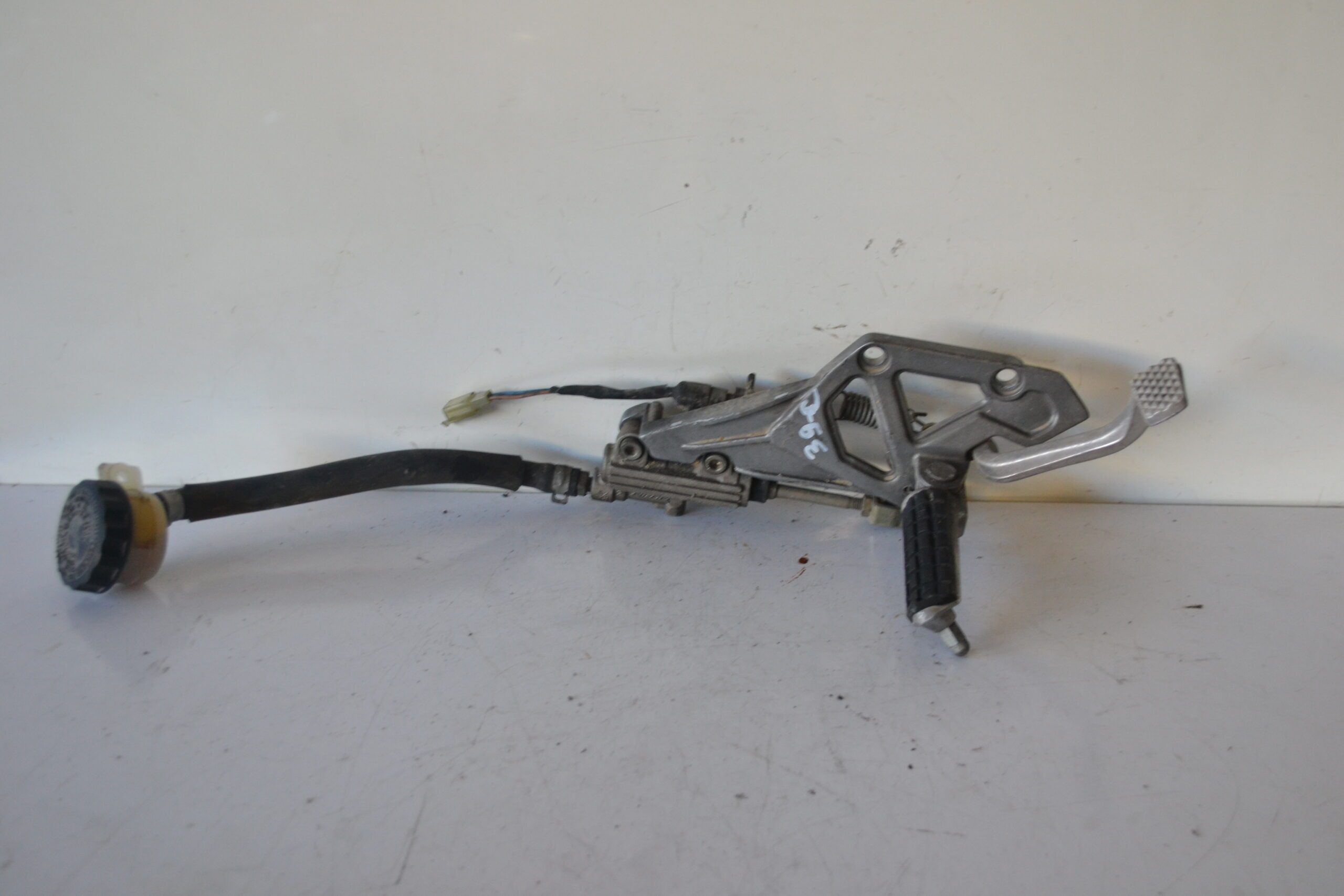 Platine Avant Droite Kawasaki Zzr 1100 1994-1994 / Ne 61807 Platine Avant Droite Kawasaki Zzr 1100 1994-1994 / Ne 61807