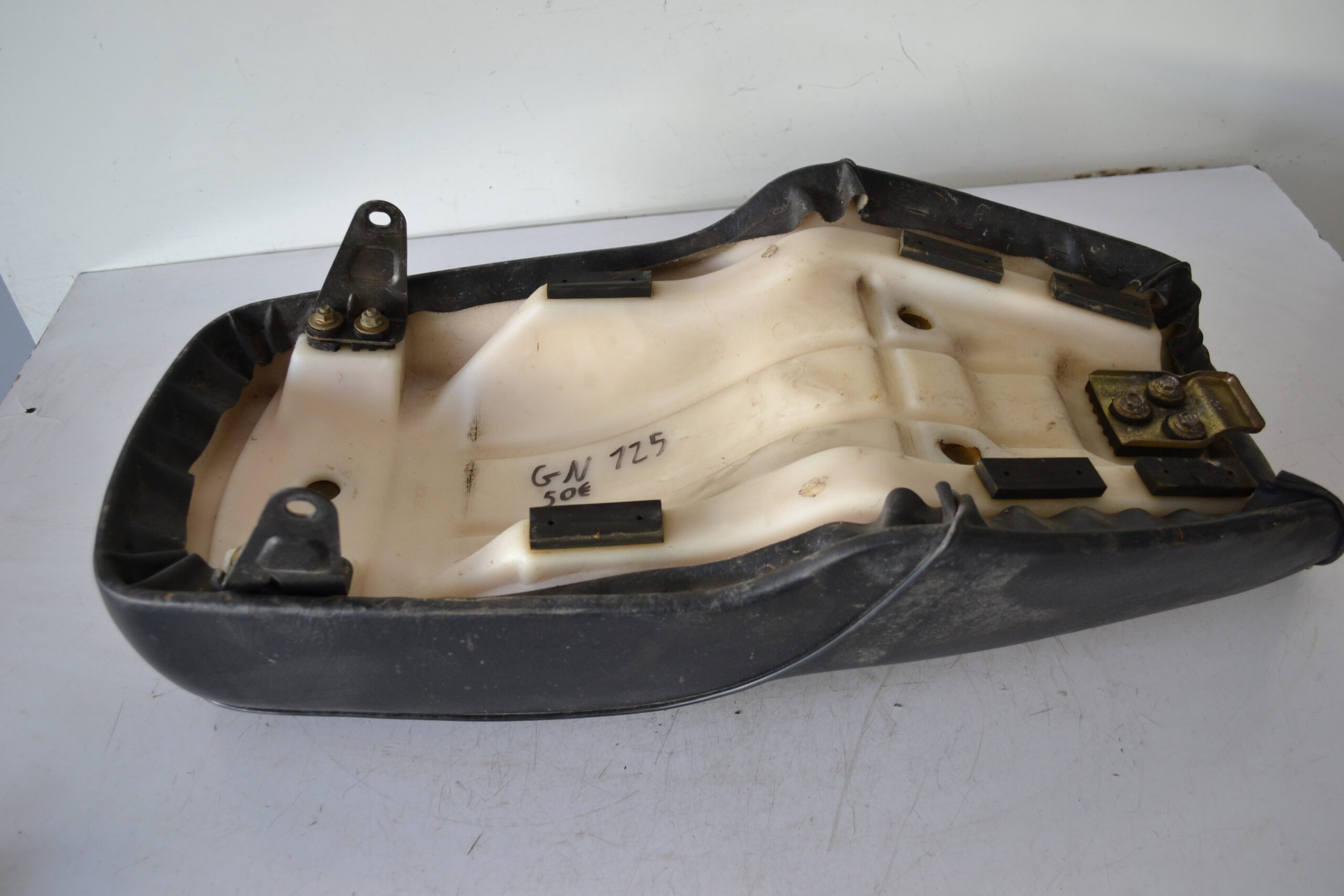 SUZUKI GN 125 (144)
